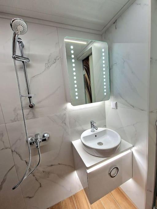 Luxury Apartment. 75 Inches Tv Varna Dış mekan fotoğraf